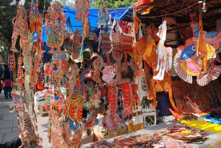 Dilli Haat - Famous Shopping Destination & Biggest Market of Delhi